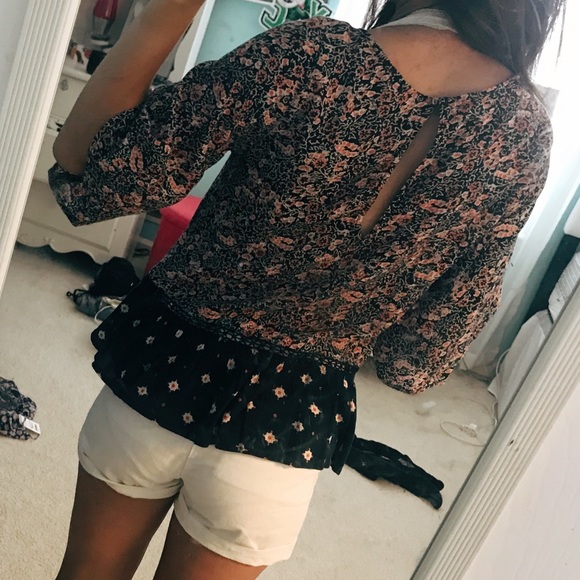 Peasant Floral Top - Picture 2 of 3